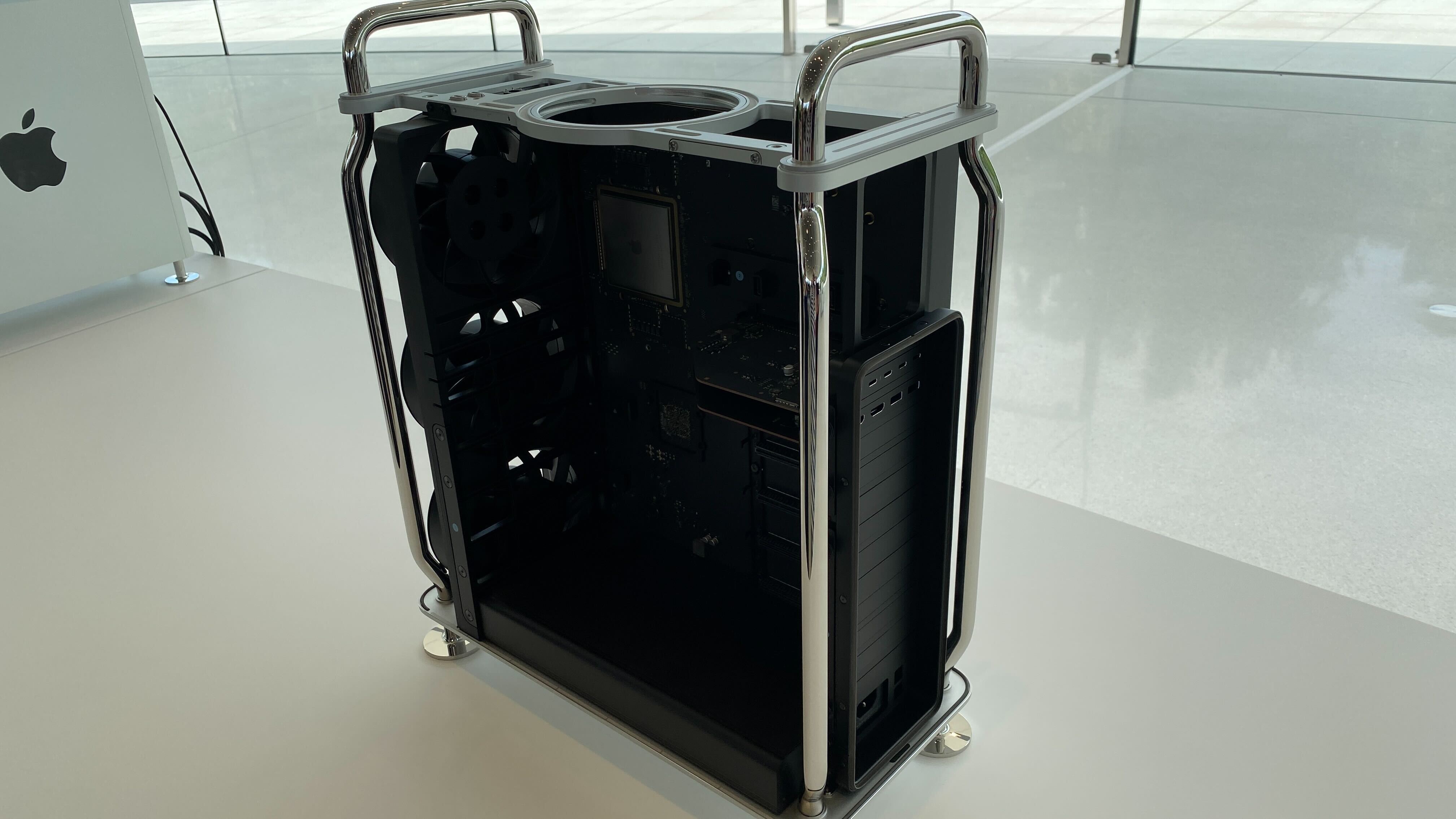 Apple M2 Ultra Mac Pro Open