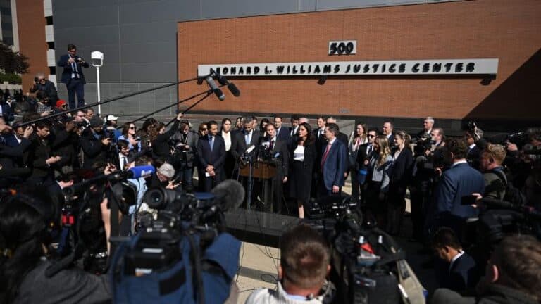 Fox News settles with Dominion for $787 million, averting defamation trial over its 2020 election lies-Breaking News, Latest Updates