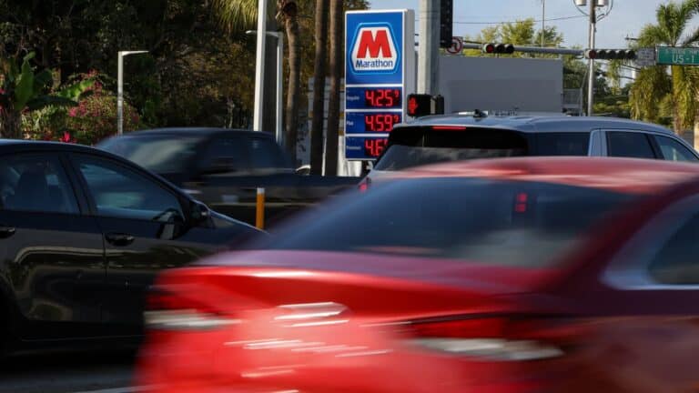 Why $4 a gallon gas prices won’t trigger Fed interest rate hikes — and could lead to cuts – Business News, Markets & Economy