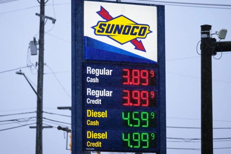 As fuel prices rise, US lawmakers push to suspend the federal gas tax – Breaking News, Latest Updates