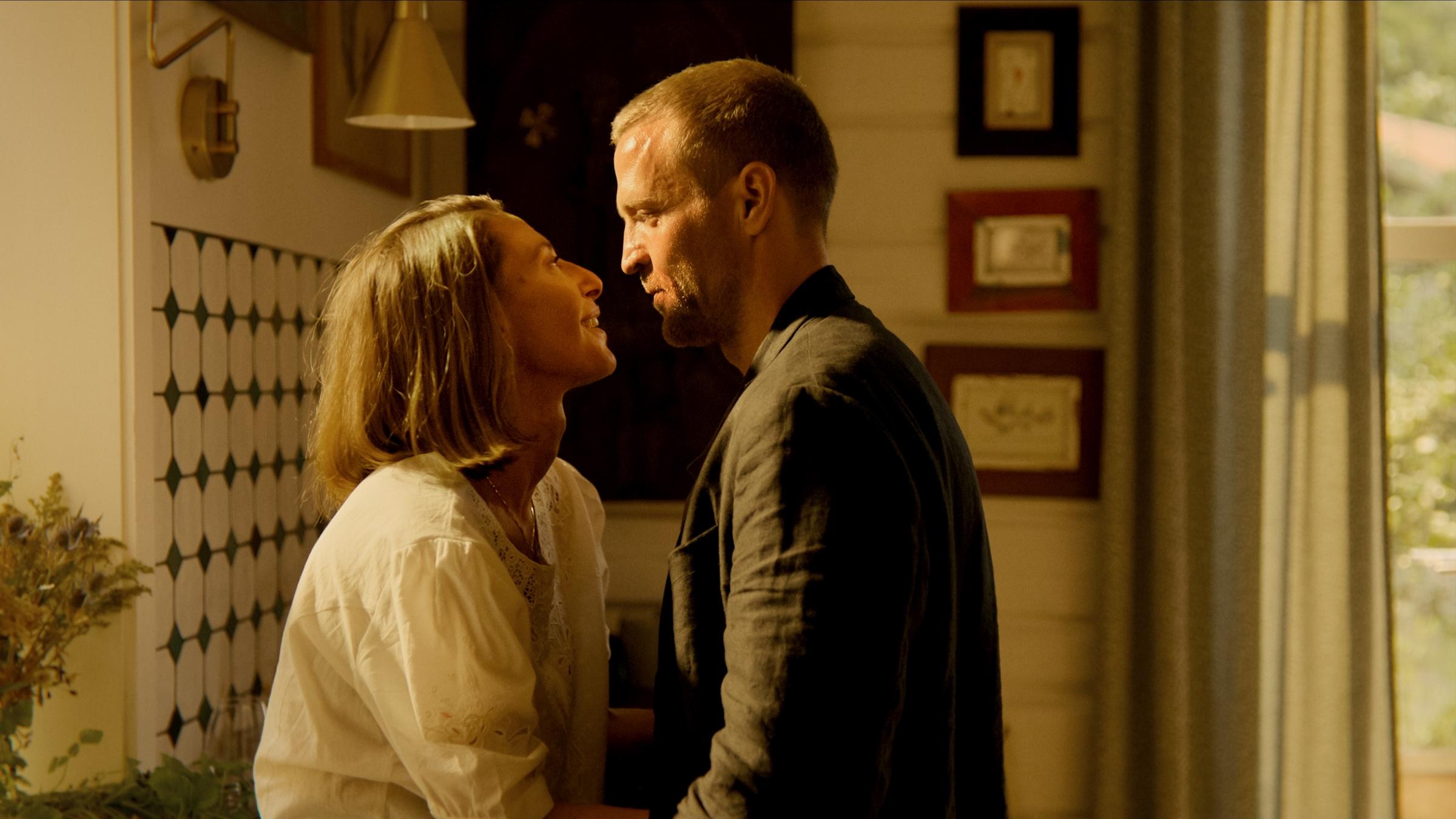 Detective_Hole_n_S1_E1_00_24_14_10_Ronald_Plante_Netflix.jpg