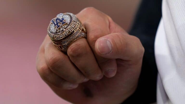 Dodgers receive World Series jewelry to mark back-to-back titles | Latest Sports News