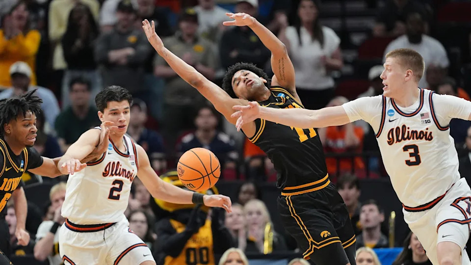Illinois' Ben Humrichous knocks the ball away from Iowa's Kael Combs during an Elite Eight game in the NCAA college basketball tournament Saturday, March 28, 2026, in Houston. (AP Photo/Eric Gay)
