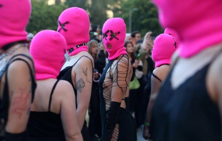 Pussy Riot stage protest against US tech company Ubiquiti for “powering Russian war crimes” – Celebrity & Entertainment News