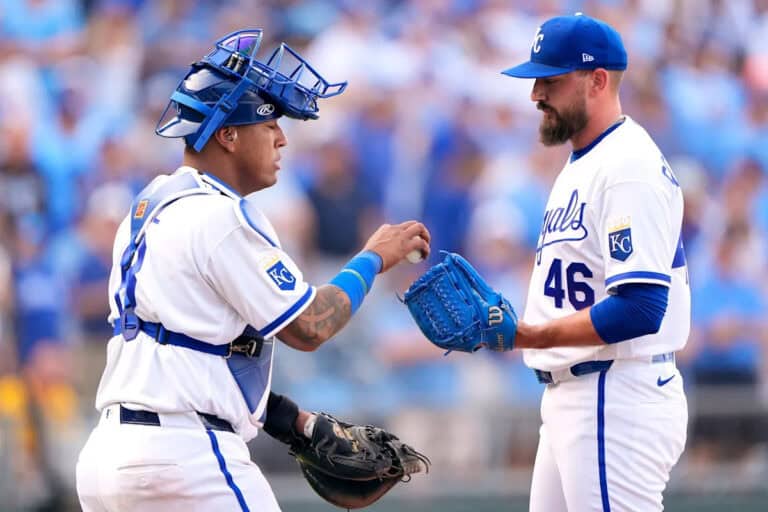 Royals use rare long ball to defeat the Twins | Latest Sports News
