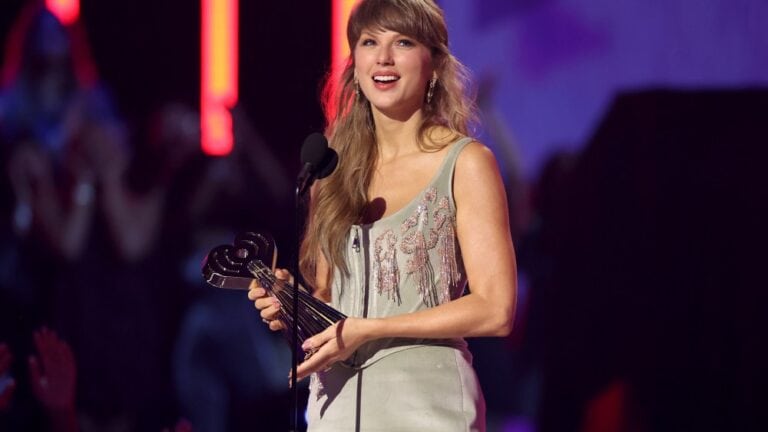 Taylor Swift Takes Home Seven Awards at iHeartRadio Music Awards 2026 – Celebrity & Entertainment News