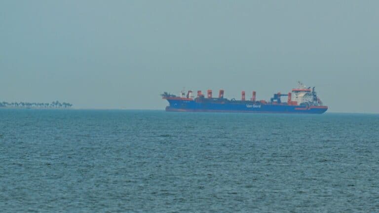 Trump extends deadline for Iran to open Strait of Hormuz : NPR – Breaking News, Latest Updates