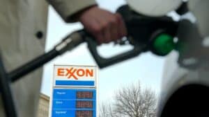 U.S. gas prices hit $4 per gallon as fuel prices surge due to Iran war – Business News, Markets & Economy