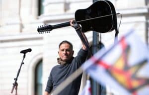 Watch Bruce Springsteen play ‘Streets Of Minneapolis’ at anti-Trump ‘No Kings’ protest in Minnesota – Celebrity & Entertainment News
