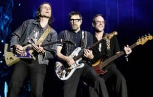 Watch Weezer play a surprise rooftop gig for their ‘The Gathering’ tour “initiation week” – Celebrity & Entertainment News