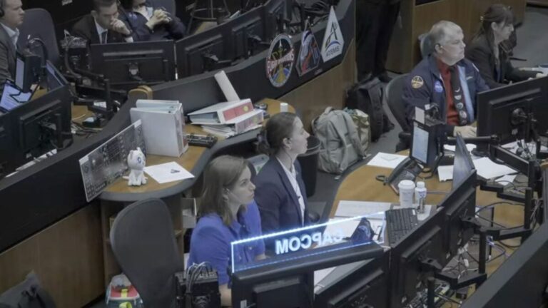 Artemis 2 Crew Become First Humans to Travel Beyond Earth Orbit Since the 1970s – Latest Technology News & Trends