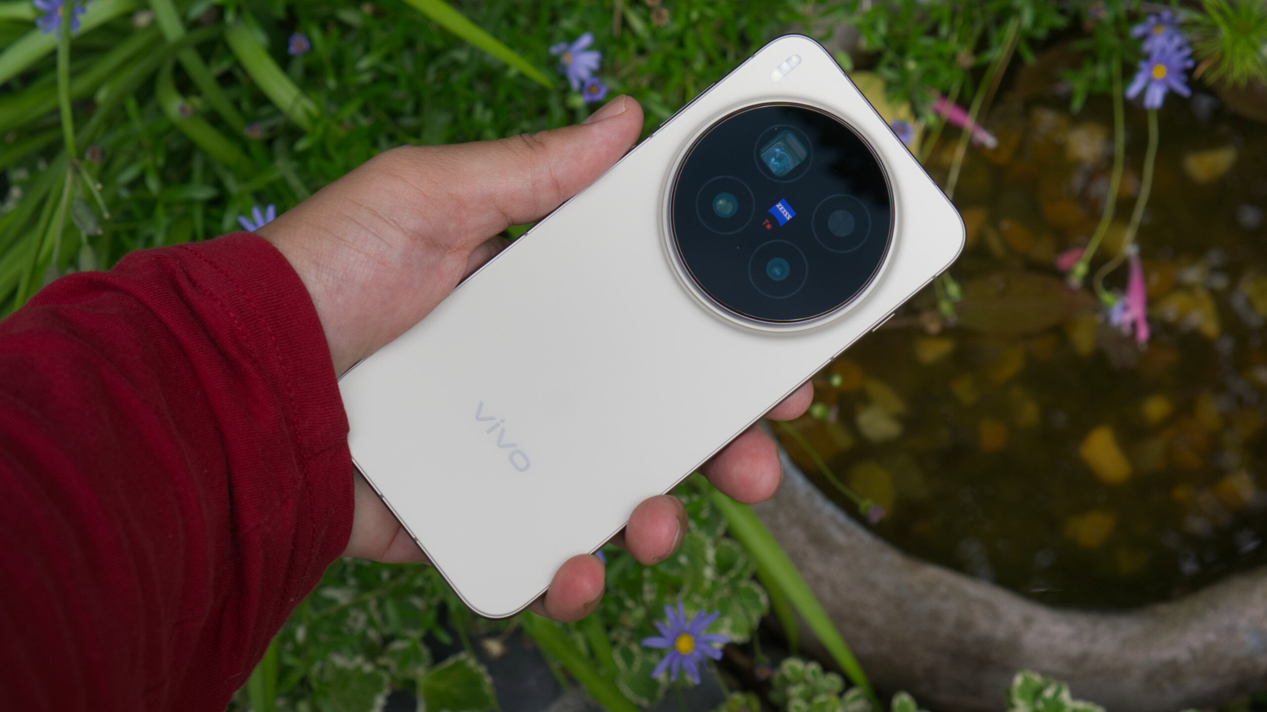 vivo X300 Pro showing rear cover in hand