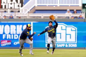 Brewers believe Sal Frelick will be OK after exiting with side tightness | Latest Sports News