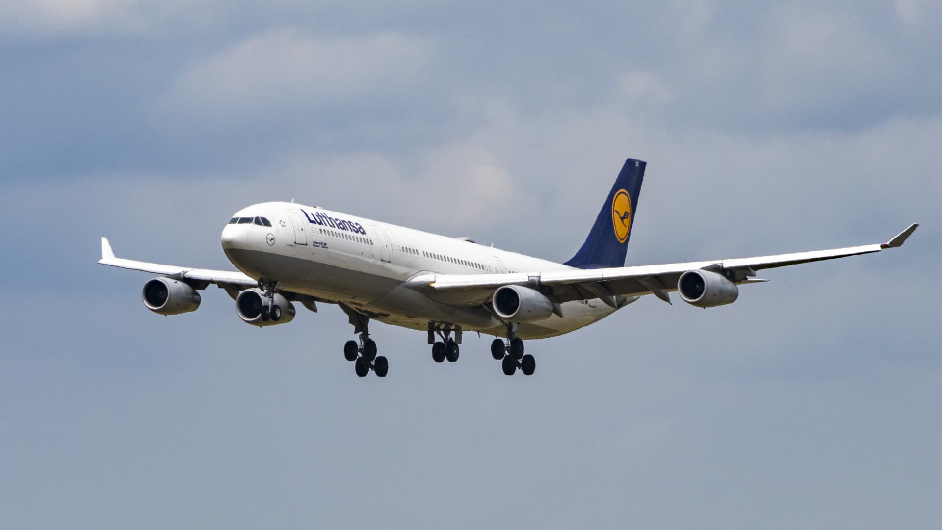 Airports could face a jet fuel crunch within 3 weeks, industry warns – Business News, Markets & Economy