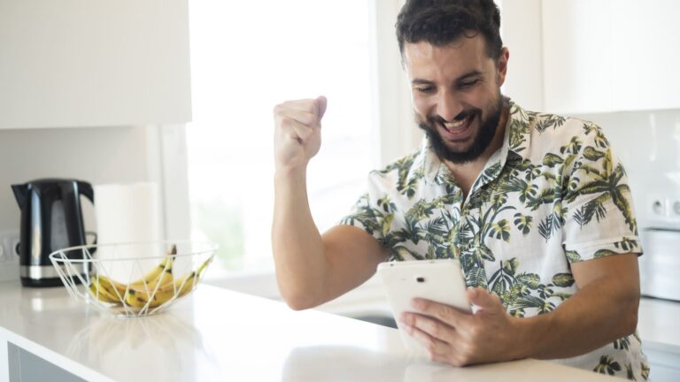 Average tax refund is up $350 compared to last year – Business News, Markets & Economy