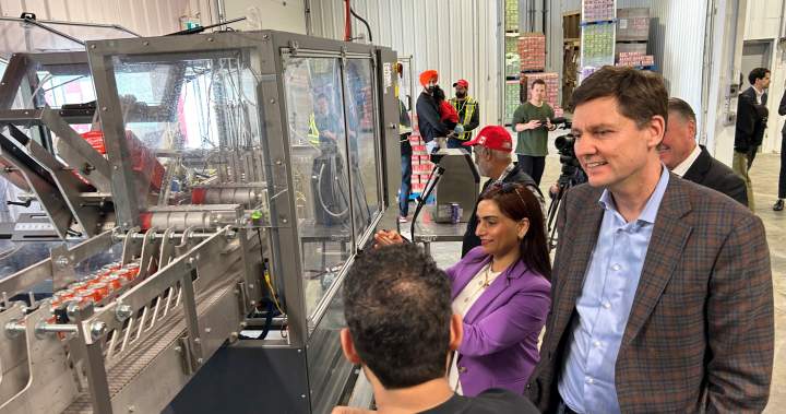 B.C. premier visits Kelowna soda producer to announce millions for other manufacturers – Okanagan-Breaking News, Latest Updates