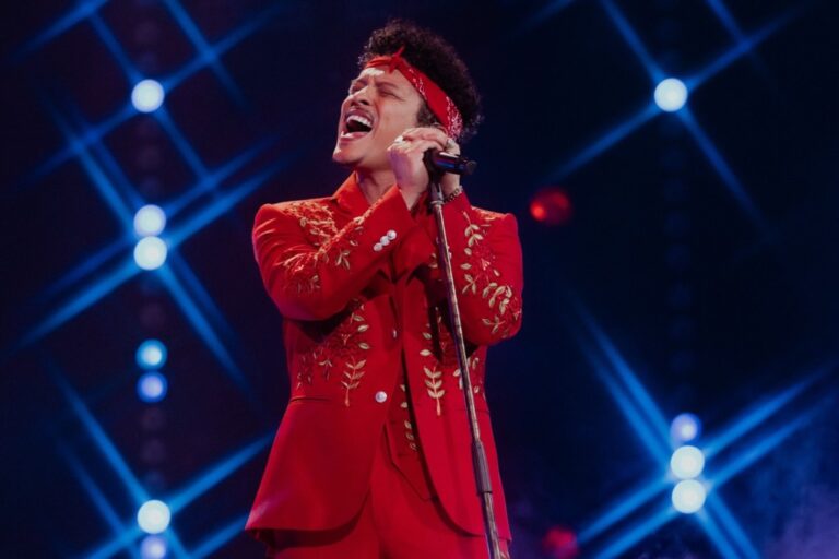 Bruno Mars’ Romantic Tour Kickoff in Las Vegas: Best Moments – Celebrity & Entertainment News