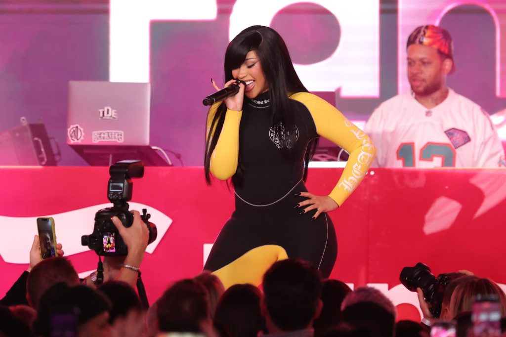 Cardi B’s Little Miss Drama Tour: Surprise Guests – Celebrity & Entertainment News