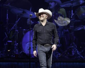 Country Songs That Took a Year to Hit No. 1 on Country Airplay Chart – Celebrity & Entertainment News