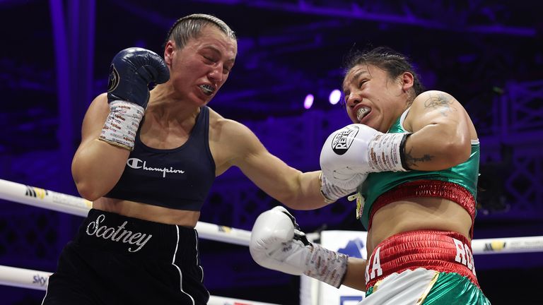 Ellie Scotney fights Mayelli Flores