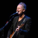 Fleetwood Mac Guitarist Lindsey Buckingham’s Alleged Stalker Arrested – Celebrity & Entertainment News