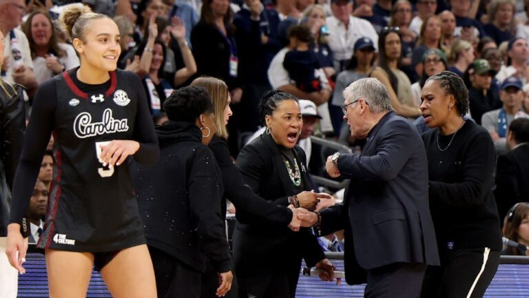 UConn’s Geno Auriemma apologizes to South Carolina for outburst | Latest Sports News
