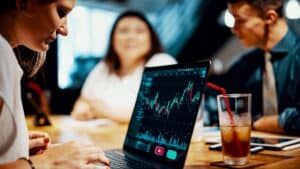 How investors can approach markets’ ‘choppy, bumpy ride’: analyst – Business News, Markets & Economy