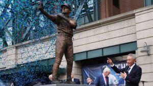 Ichiro Suzuki statue unveiling at T-Mobile Park marred by broken bat | Latest Sports News