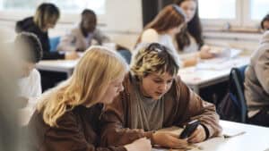 It’s time to ban smartphones in schools — RT World News-Breaking News, Latest Updates