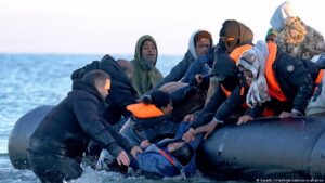 Migrant dinghy sinks in Channel off France, 4 people die-Breaking News, Latest Updates