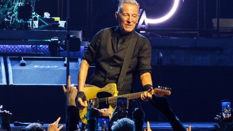 Musicians Union Stands With Bruce Springsteen Against Trump – Celebrity & Entertainment News