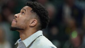 Sources: NBA investigating Bucks after Giannis says he’s healthy | Latest Sports News