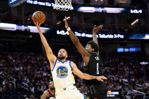 Stephen Curry drops 29 points in return from knee injury as Warriors fall to Rockets | Latest Sports News