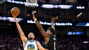 Stephen Curry puts up 29 in return, nearly hands Warriors win | Latest Sports News
