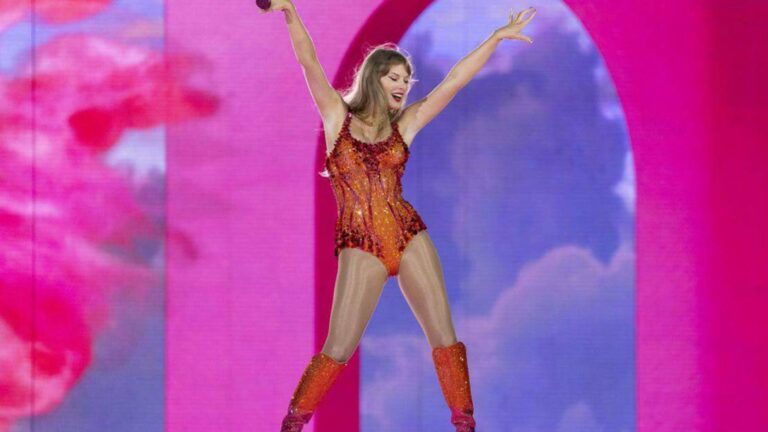 Taylor Swift Leads With Eight Nominations – Celebrity & Entertainment News