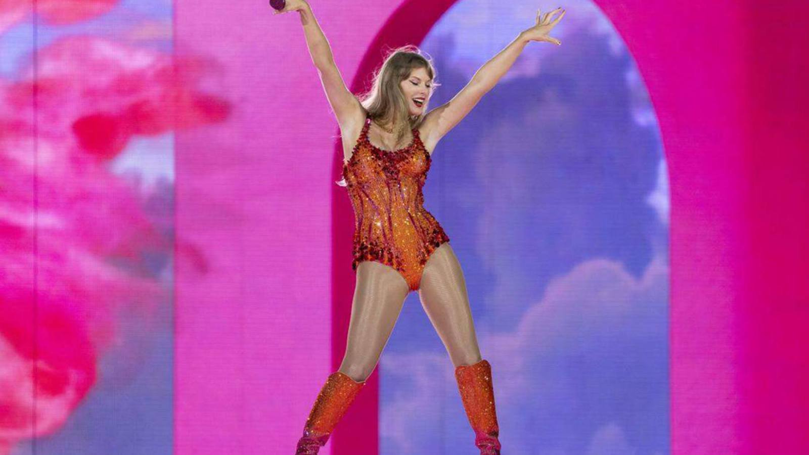 Taylor Swift Leads With Eight Nominations – Celebrity & Entertainment News