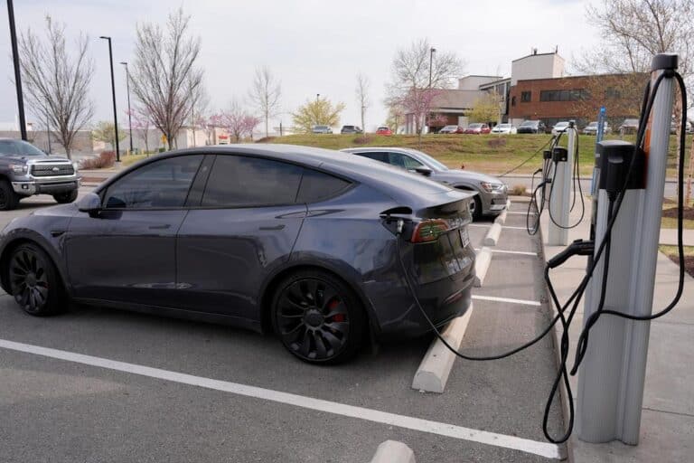 Tesla’s robotaxis are reportedly remotely driven by humans, sometimes – Latest Technology News & Trends