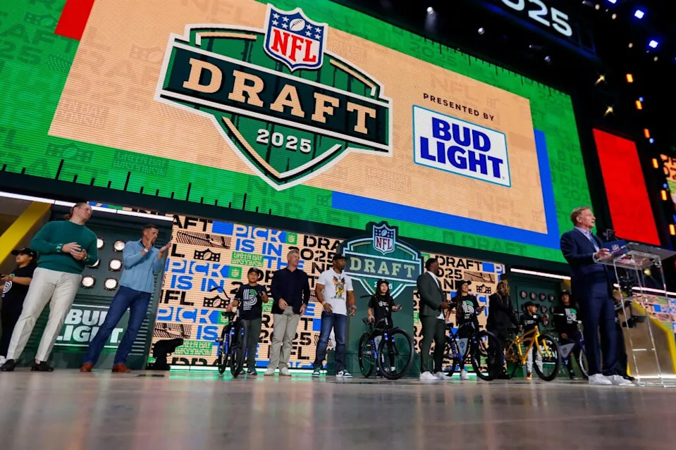 NFL Commissioner Roger Goodell and Green Bay Packers alumni welcome fans to the 2025 NFL Draft at Lambeau Field