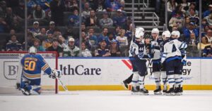 Winnipeg Jets keep faint playoff hopes alive with 3-2 win in St. Louis – Winnipeg-Breaking News, Latest Updates