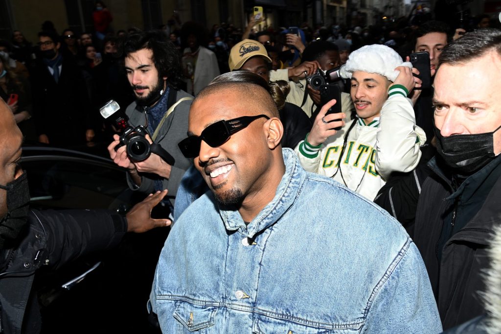 Wireless Fest Organizer Defends Having Kanye West Headline Festival – Celebrity & Entertainment News